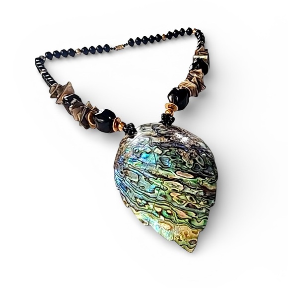 Elegant Vintage Abalone Shell Necklace - Picture 3 of 4